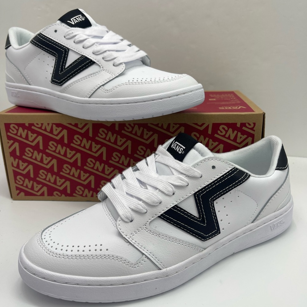 Vans WMNS White and Black Shoes Lowland 2.0
White/Black
VN000D6RYB2 Sneakers